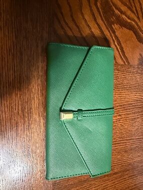 Green Envelope-Style Card Holder with Gold-Tone Accent